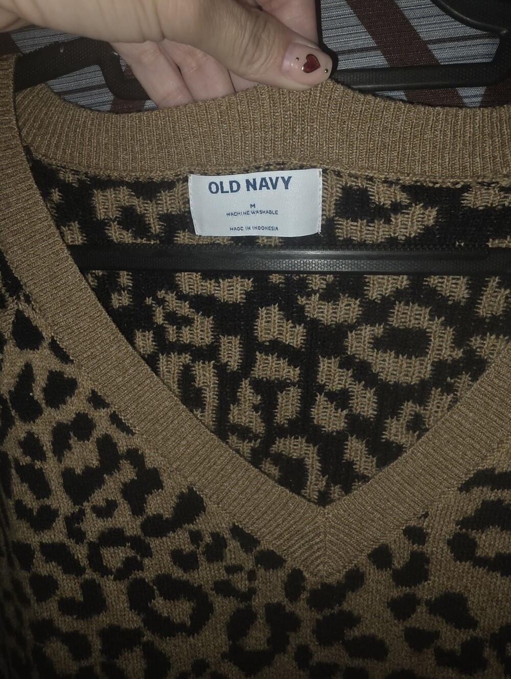 Old Navy Leopard V-Neck Sweater Tunic in Tan and Black - Picture 2 of 2